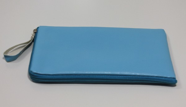 Аксессуары для сотовых оптом: Универсальный чехол (кожзам) на молнии для телефона голубой